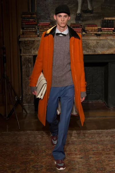 Look 17